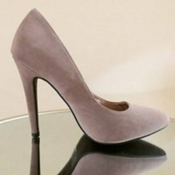 Women's Suede Pumps - Picture 1 of 5